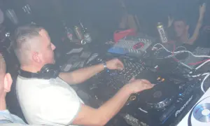 DJ Hazel: Ile kosztuje występ? Poznaj ceny i uniknij pułapek