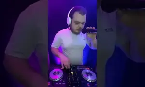 DJ Akun: Ile ma lat? 26-latek z Ekipy i jego solowa kariera!