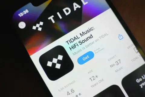 Tidal: Co to za aplikacja? Jakość HiFi vs. Spotify czy warto?