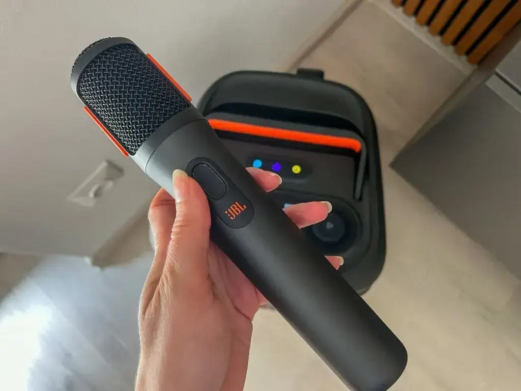 Panel sterowania głośnika JBL PartyBox z regulacją mikrofonu