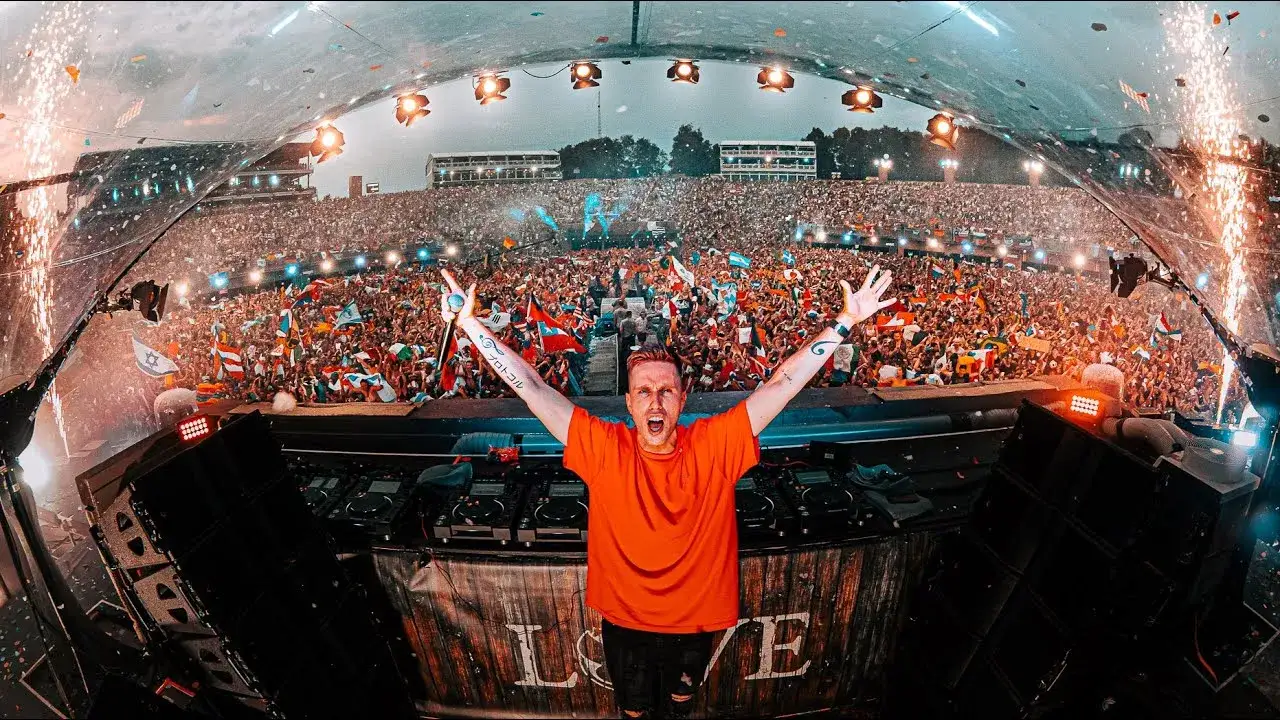 DJ występujący na Mainstage Tomorrowland