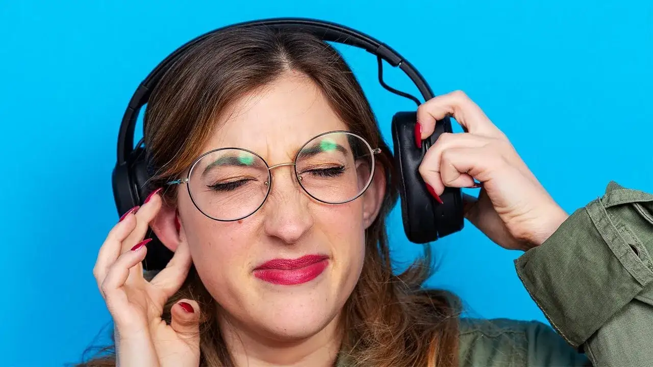 person listening to loud music headphones OR dirty headphones ear infection