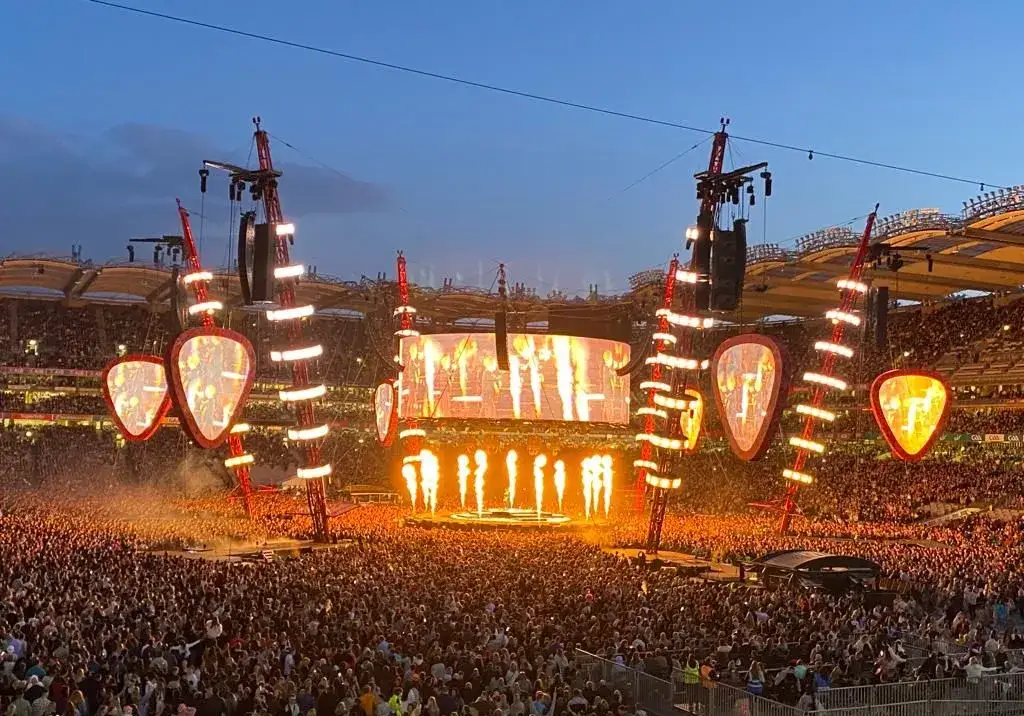 Ed Sheeran na scenie Mathematics Tour
