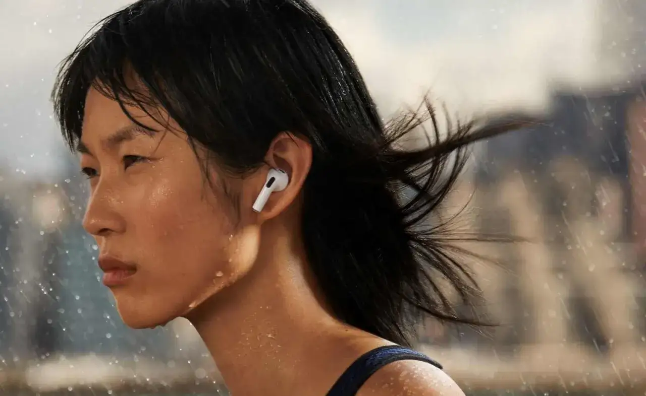 AirPods 3 na uchu