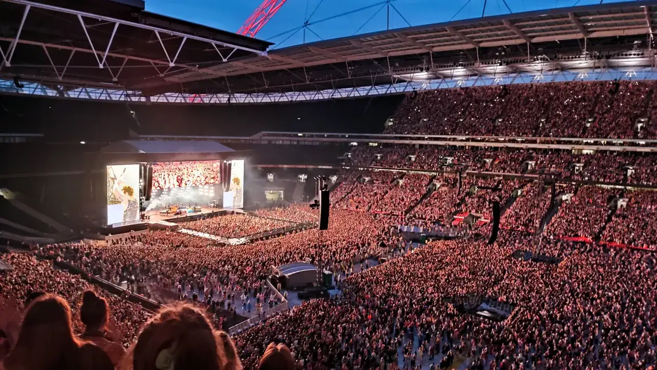 Harry Styles koncert scena publiczność